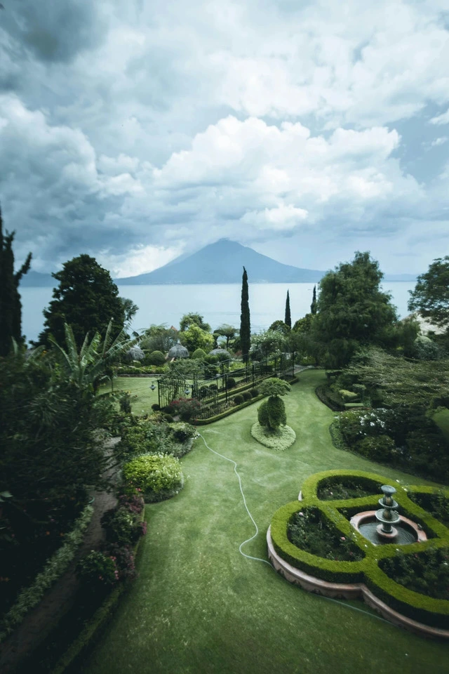 Blissful backyard design by a lake